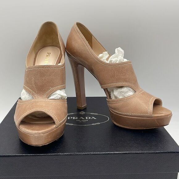Tan leather Prada heels  - Picture 1 of 9